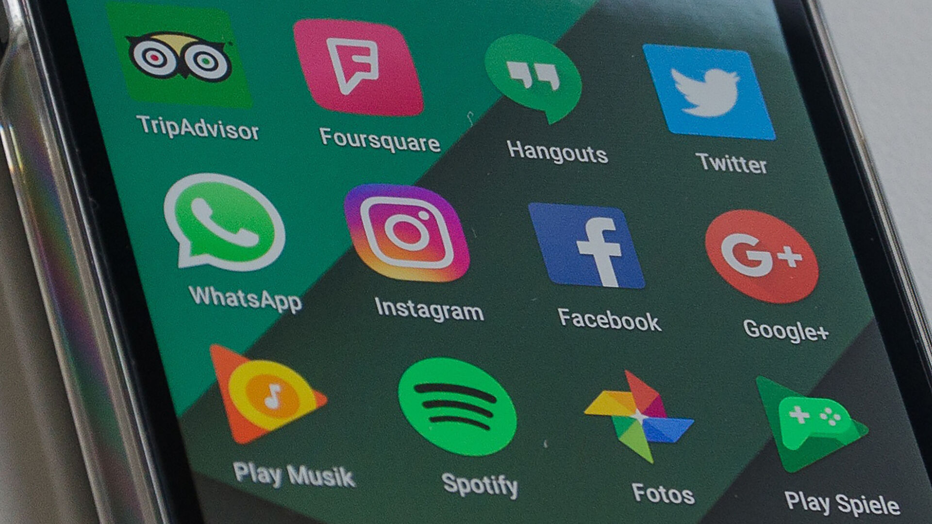 Surgeon General says 13 is 'too early' to join social media
